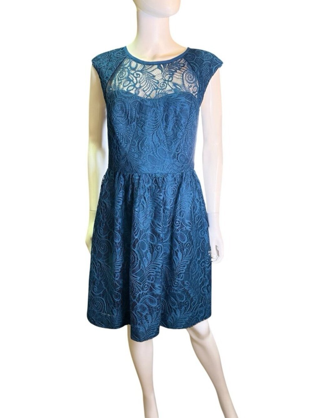 Trina Turk Womens Cagney Lace Dress Party Office Back Zipper Size 6 EUC